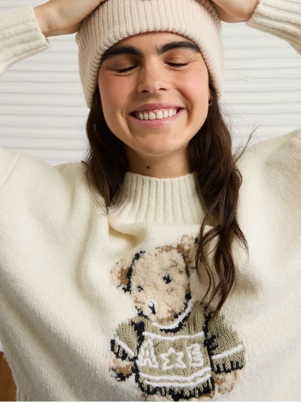 🆕 NWT American Eagle AE Cream Snow Stopper Sweater with AE Fuzzy Bear
